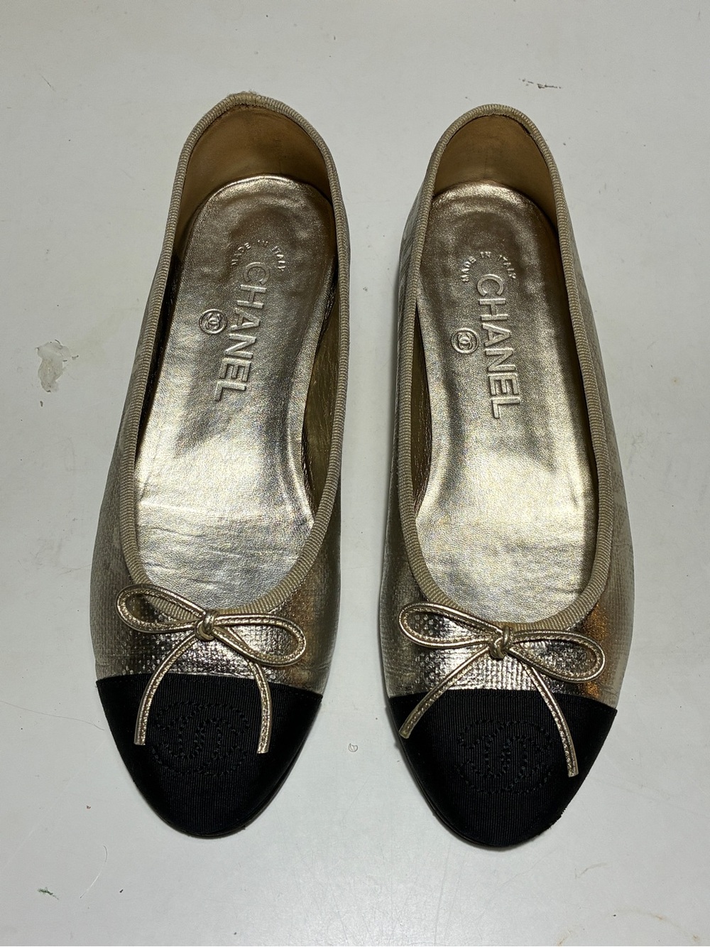 CHANEL Gold and Black Cap-Toe Leather Ballet Flats